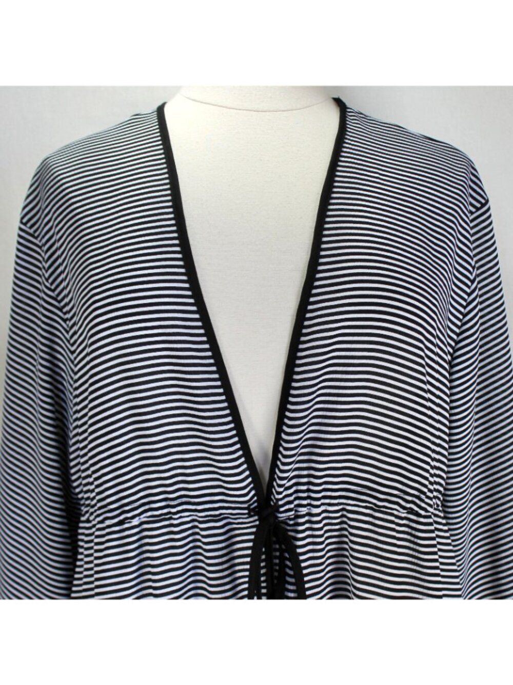 Torrid Shirttail Swim Cover Up Kimono Size 1/2 Black White Stripe 3/4 Sleeve - Picture 2 of 9
